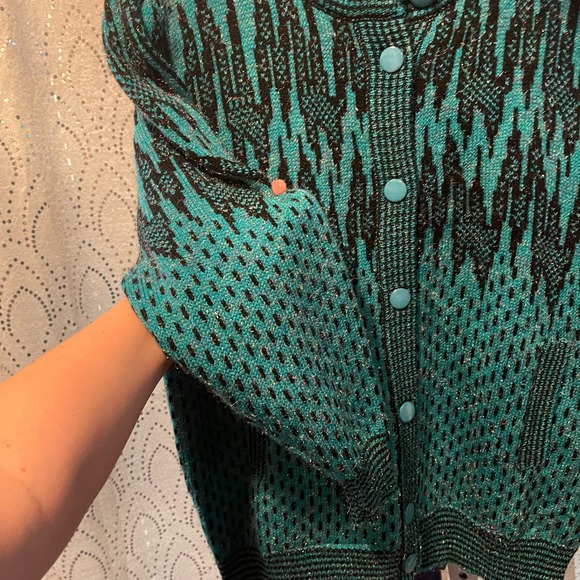 VINTAGE| NEW WANG KONG CO| WOMENS SWEATER| 22x25 1/2‎ - Picture 7 of 8